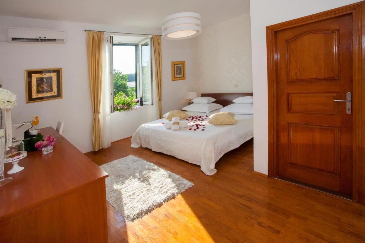 Luxury Rooms Duje photo