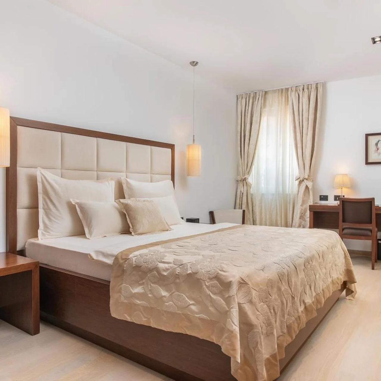 Marmont Heritage Hotel photo