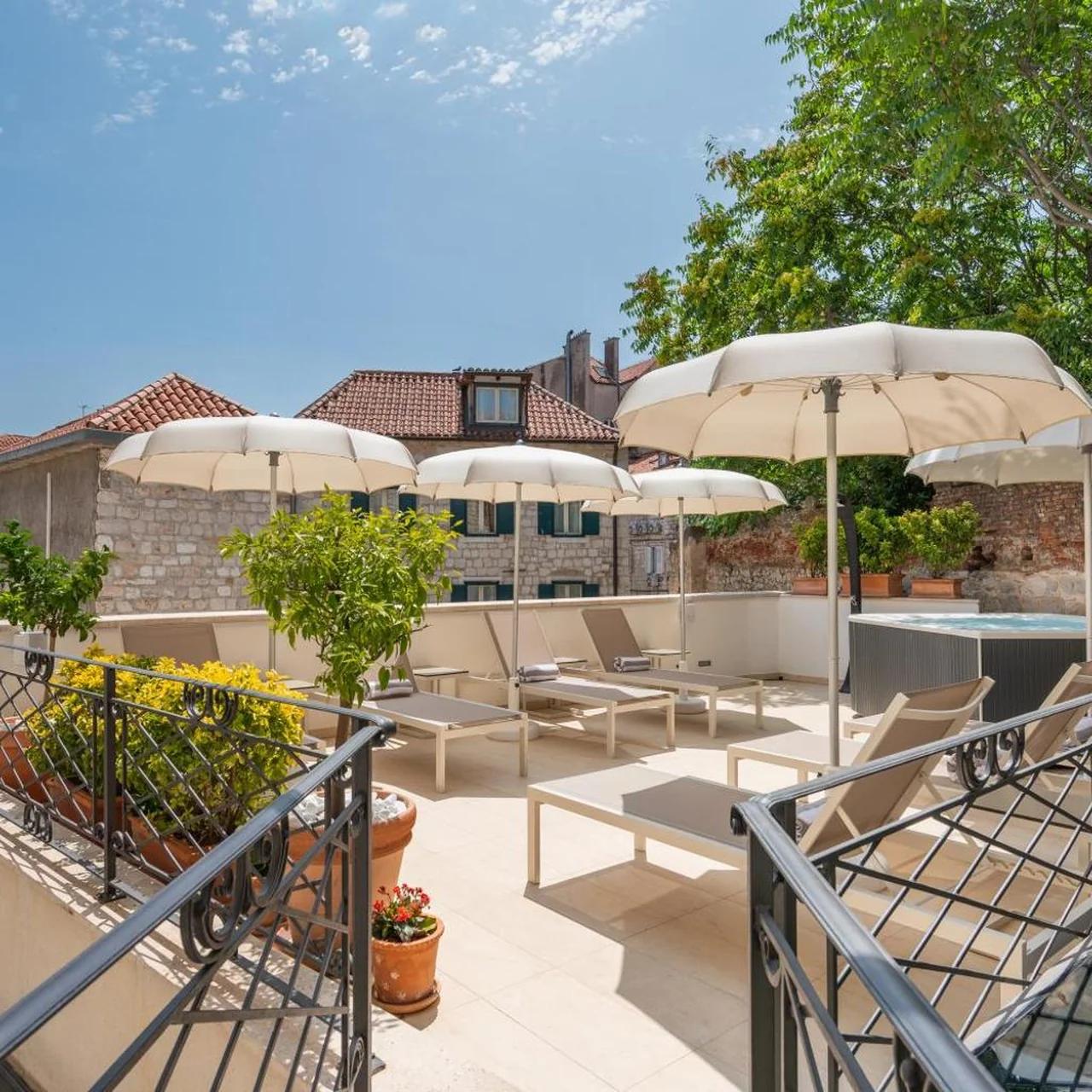 Marmont Heritage Hotel photo
