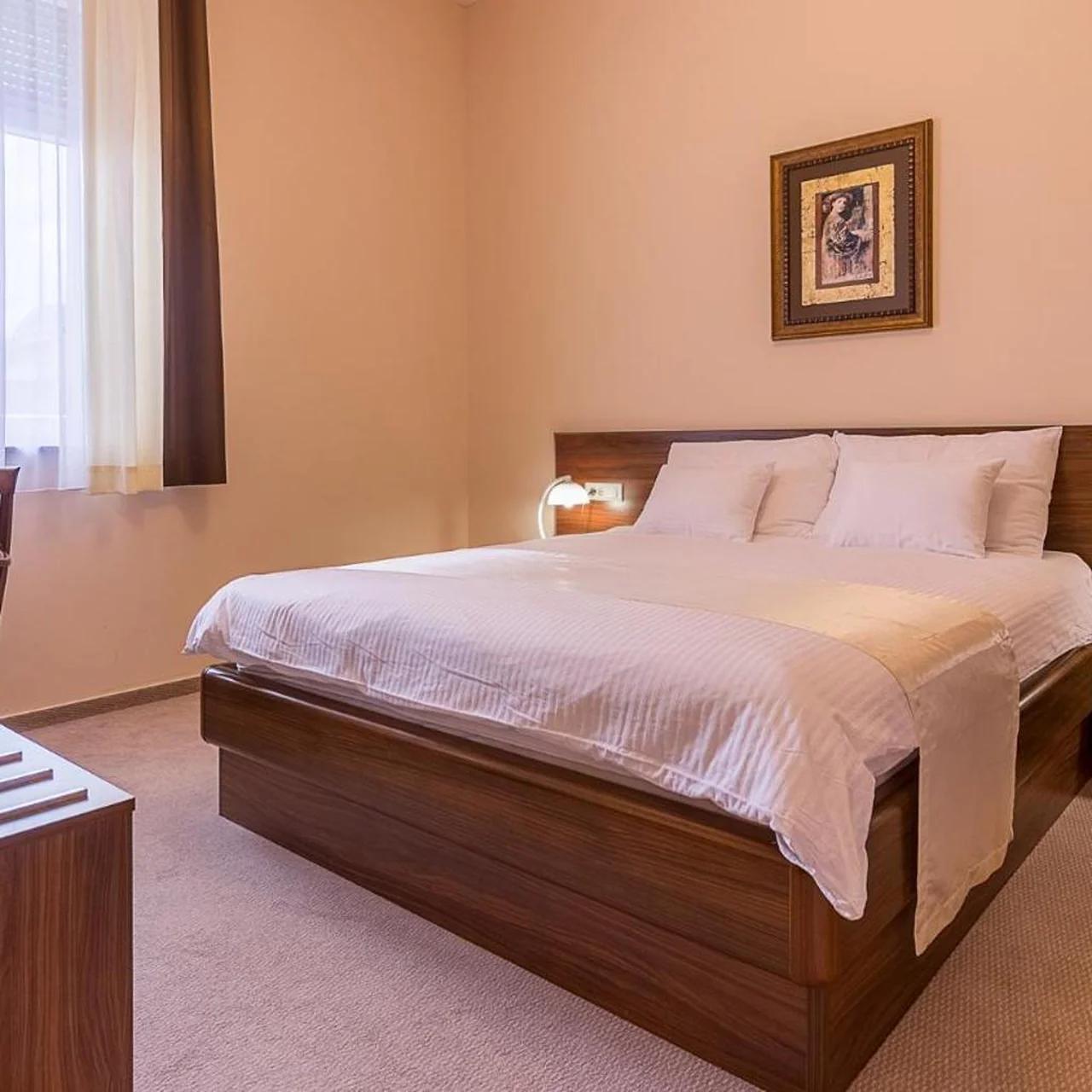 Hotel Maroon photo