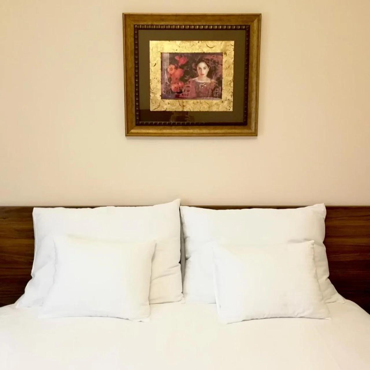 Hotel Maroon photo