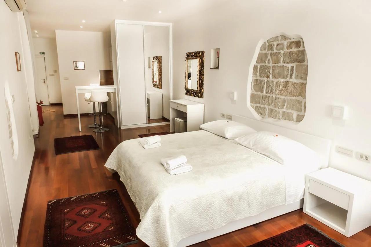 Old Square Studio Apartment photo
