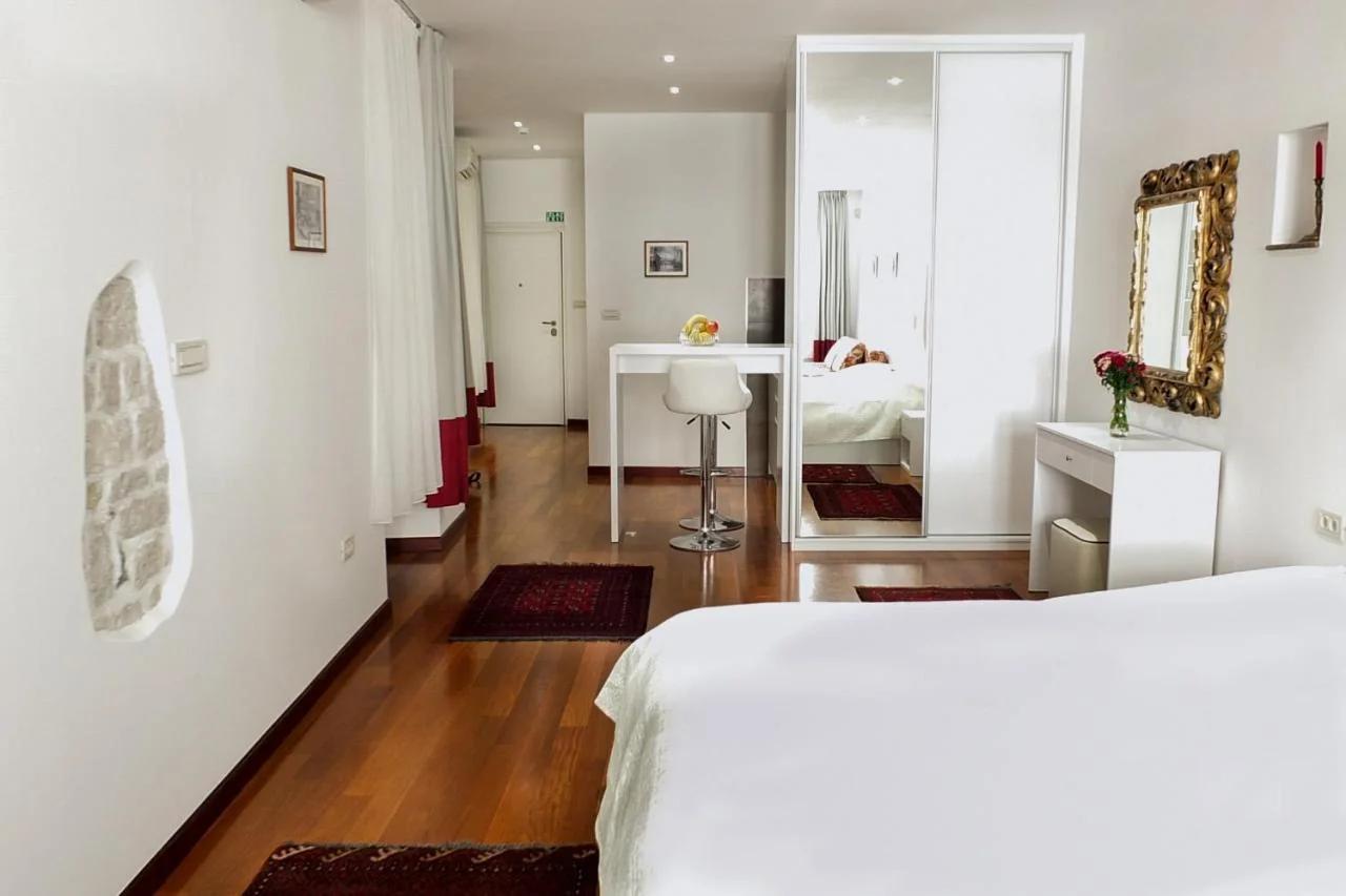 Old Square Studio Apartment photo