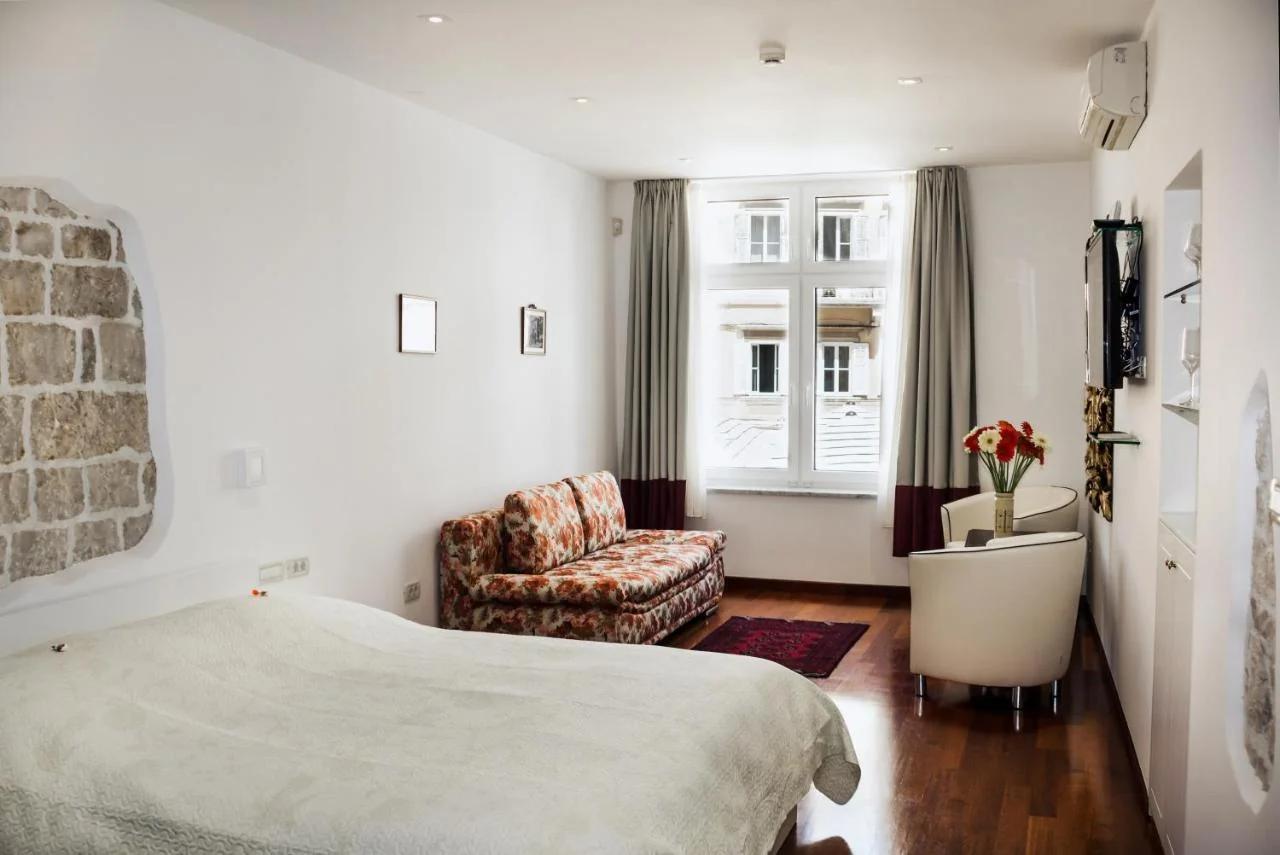 Old Square Studio Apartment photo