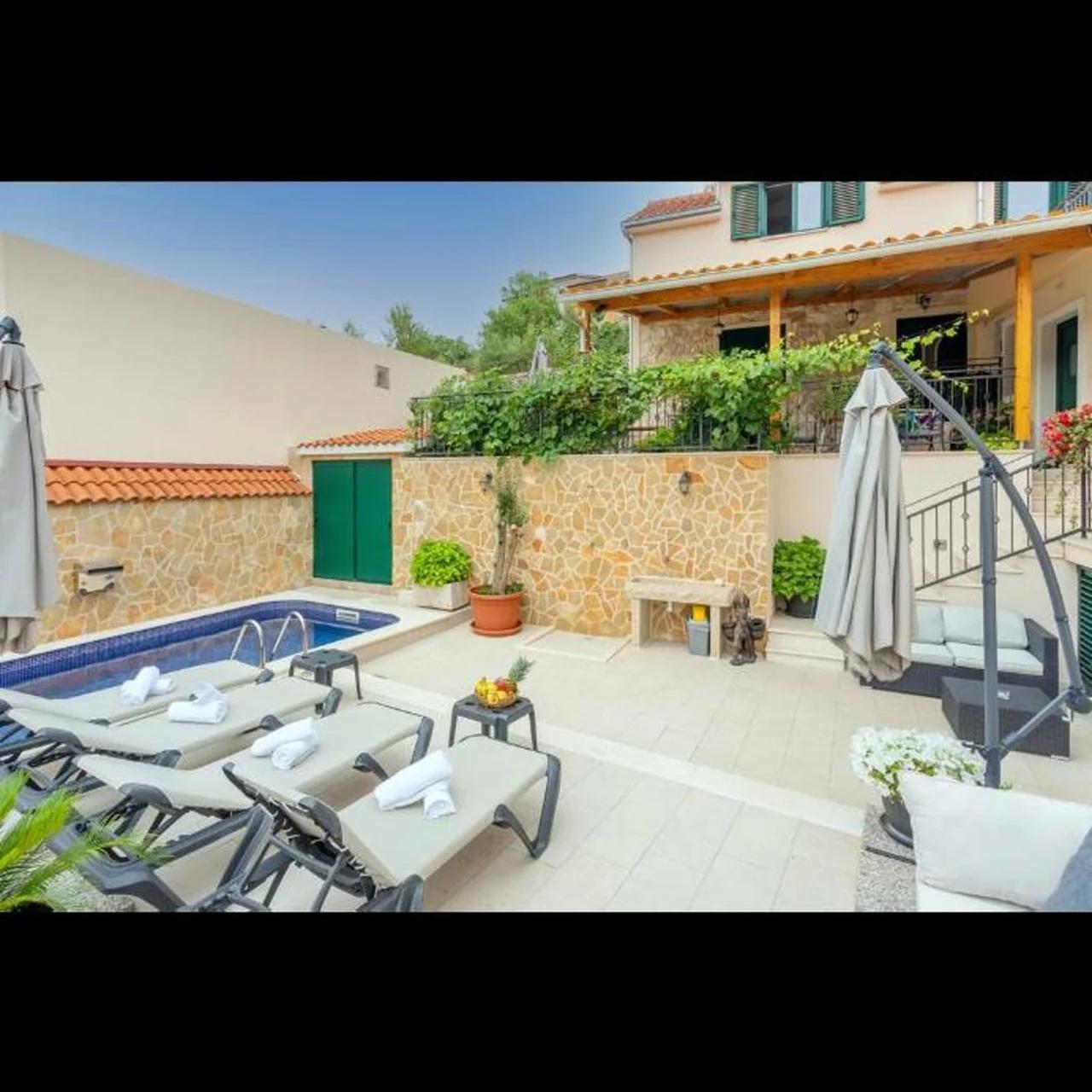 Apartments Ante 1 Hvar center, pool photo