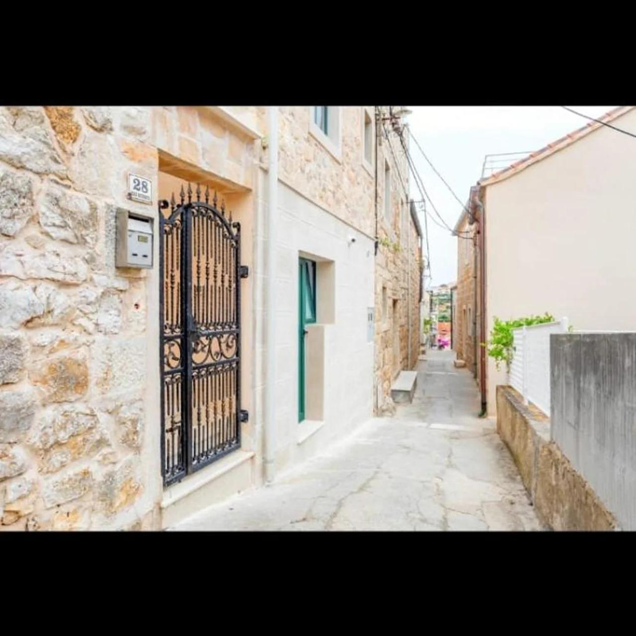 Apartments Ante 1 Hvar center, pool photo