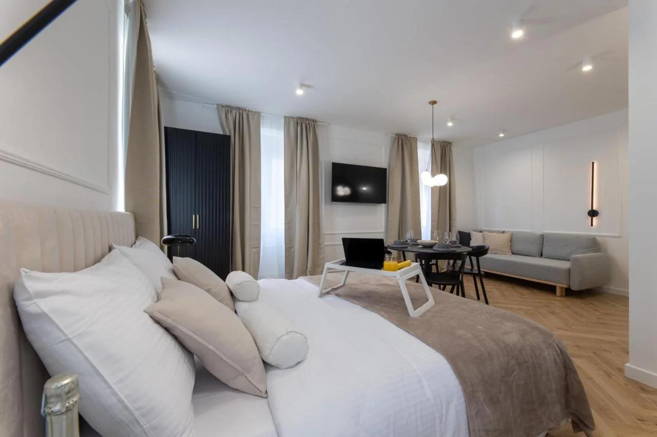 Palace Luxury Suites photo