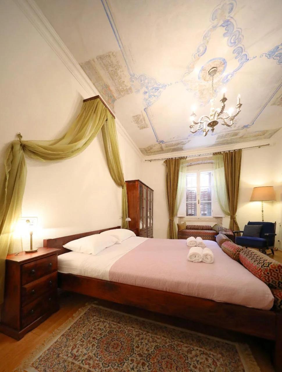 Petrizio Palace photo