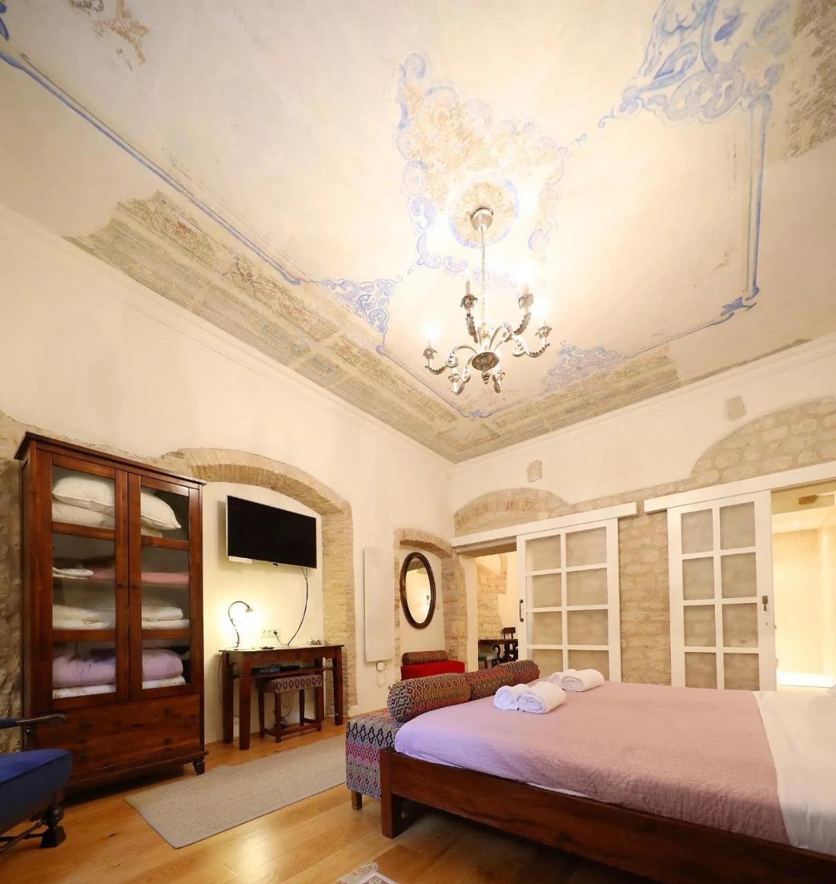 Petrizio Palace photo