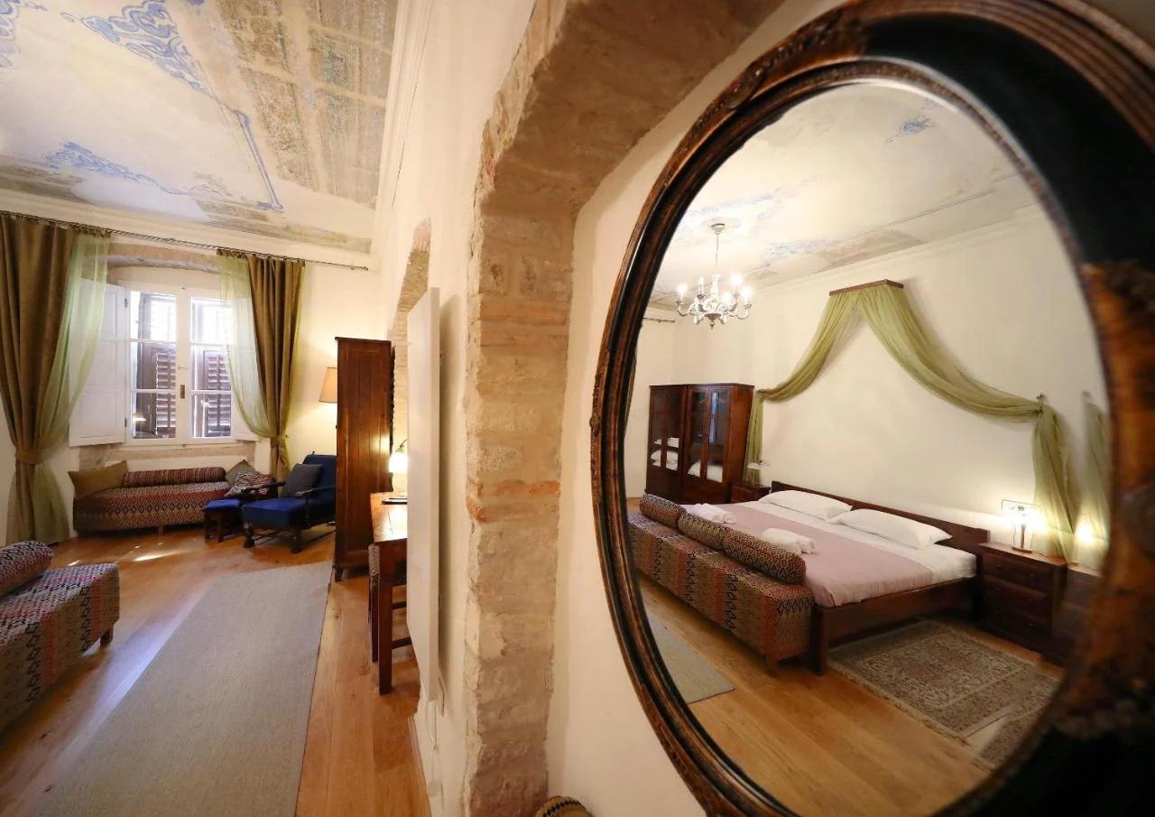 Petrizio Palace photo