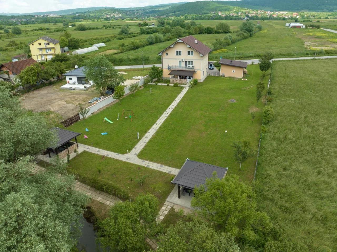 River Bank Apartments & Castle view photo