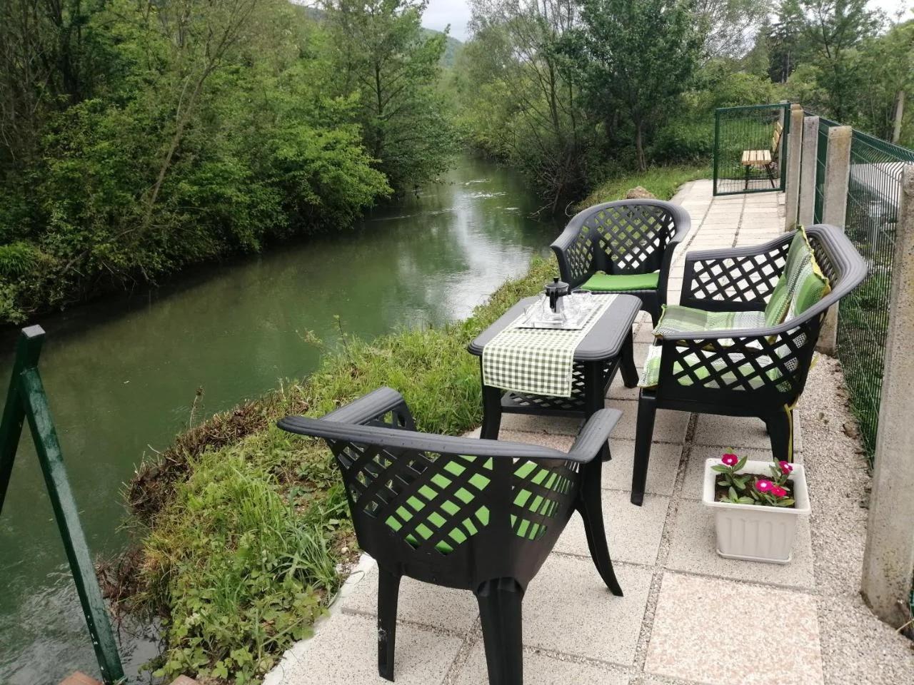 River Bank Apartments & Castle view photo