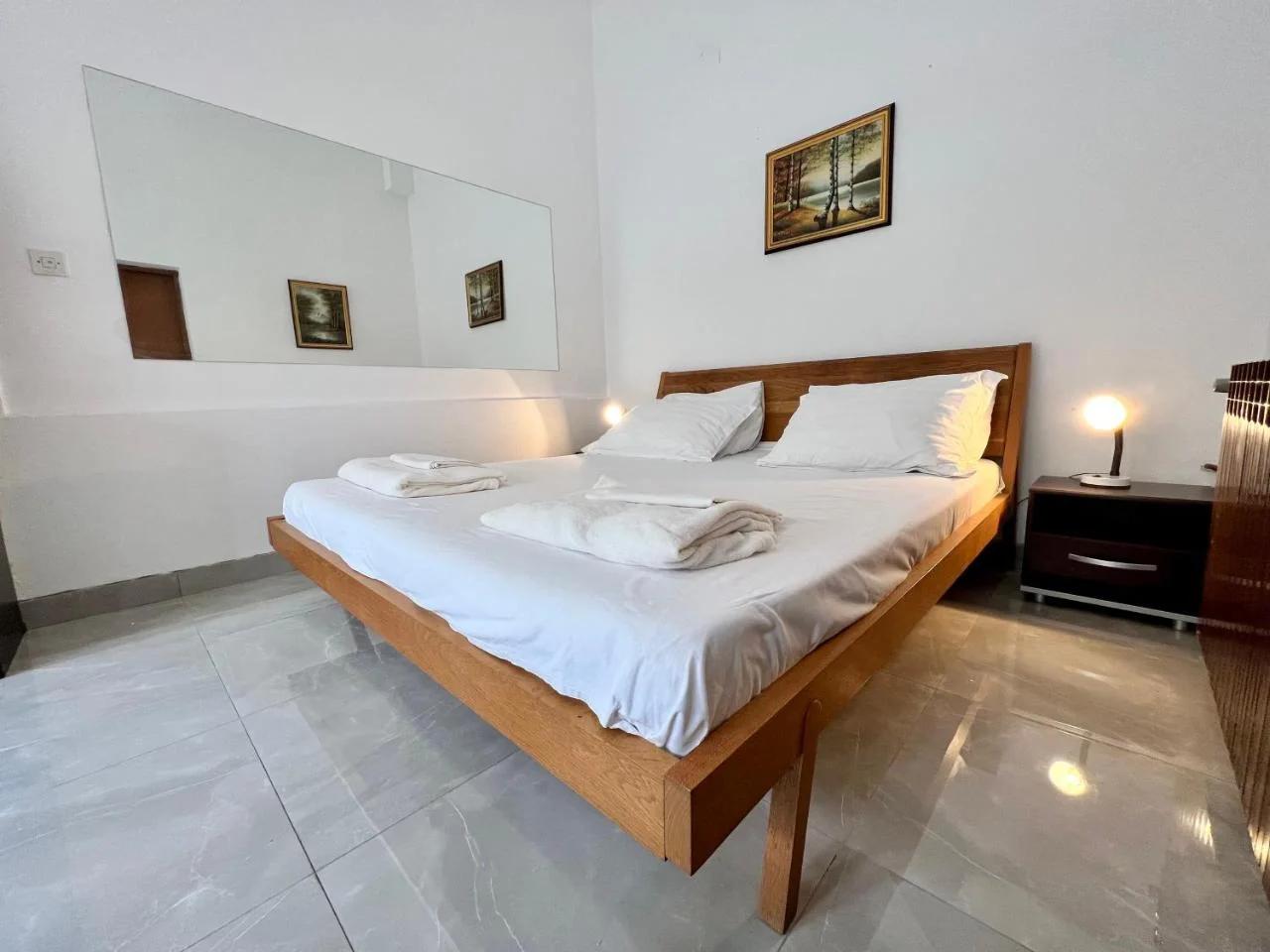 Rooms & Apartment Hegic with parking foto