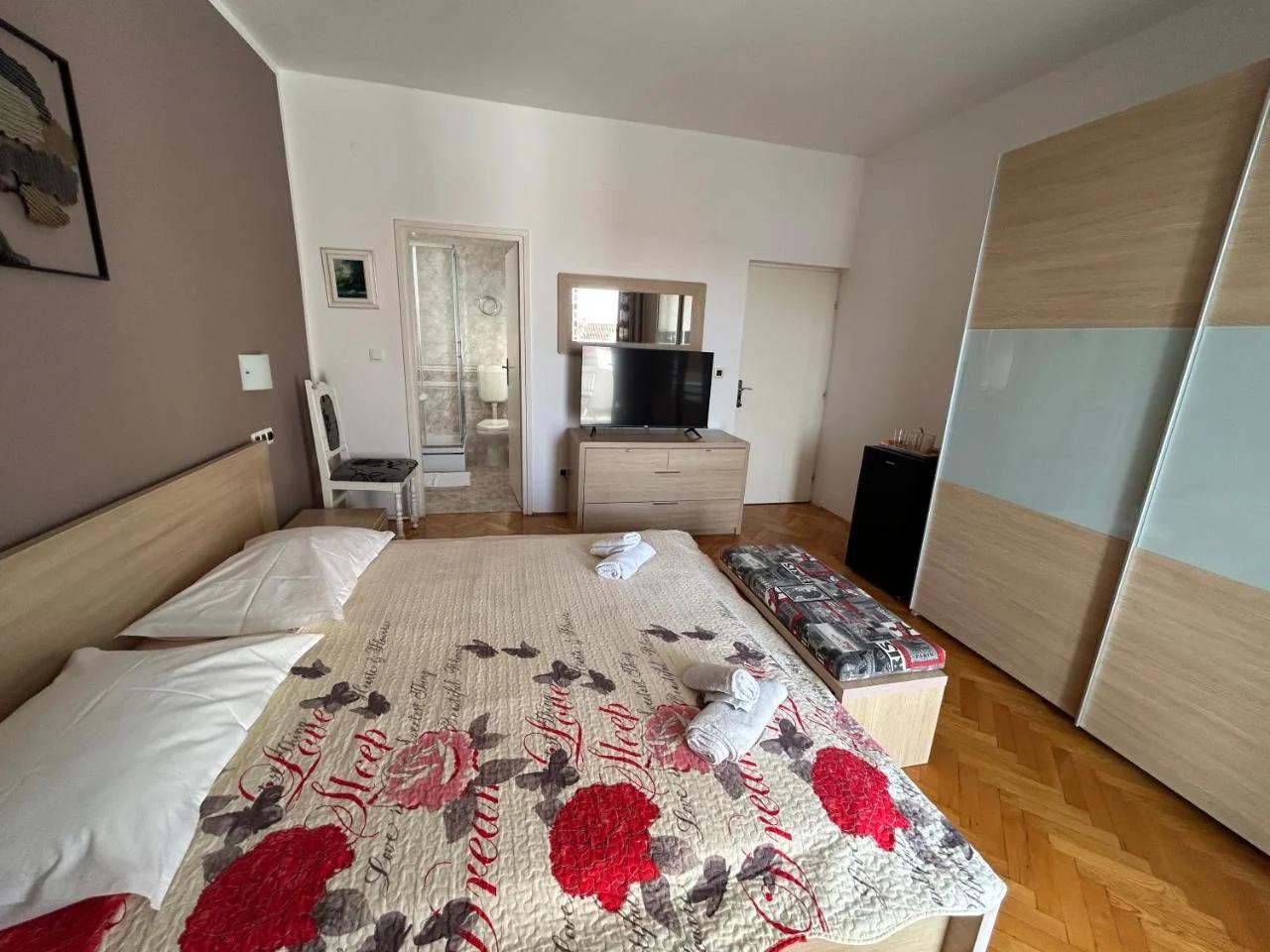 Rooms Perina Tisno foto