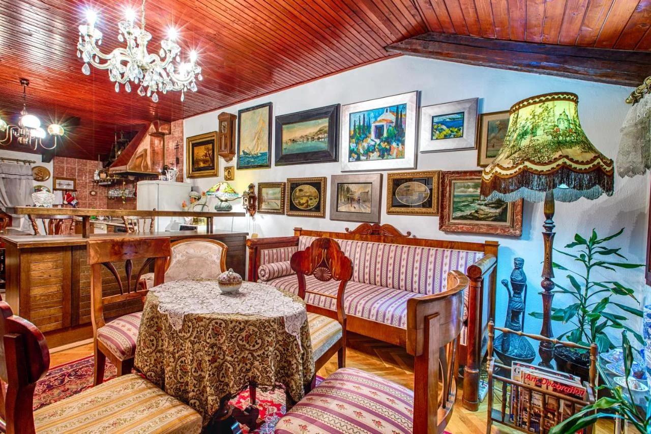 Royal Antique Apartment photo