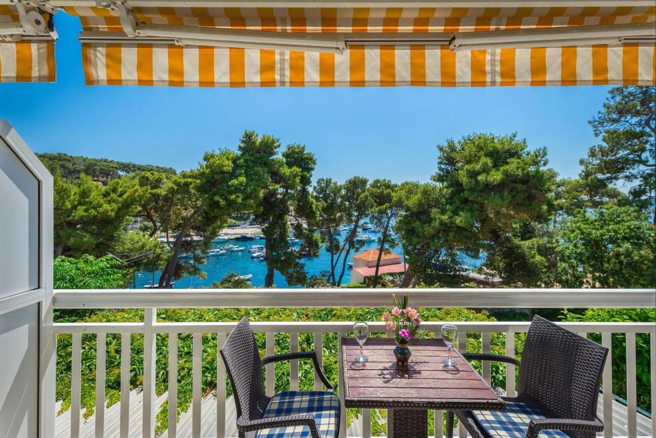 Sunny Days ''Sara'' - ZF Hvar photo