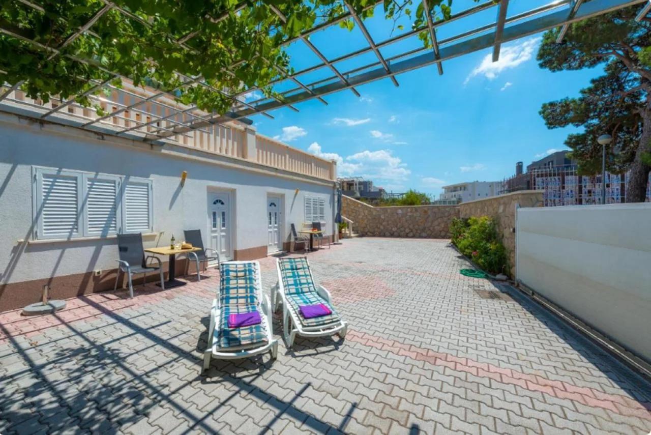 Villa Borna Apartments with Free Parking photo