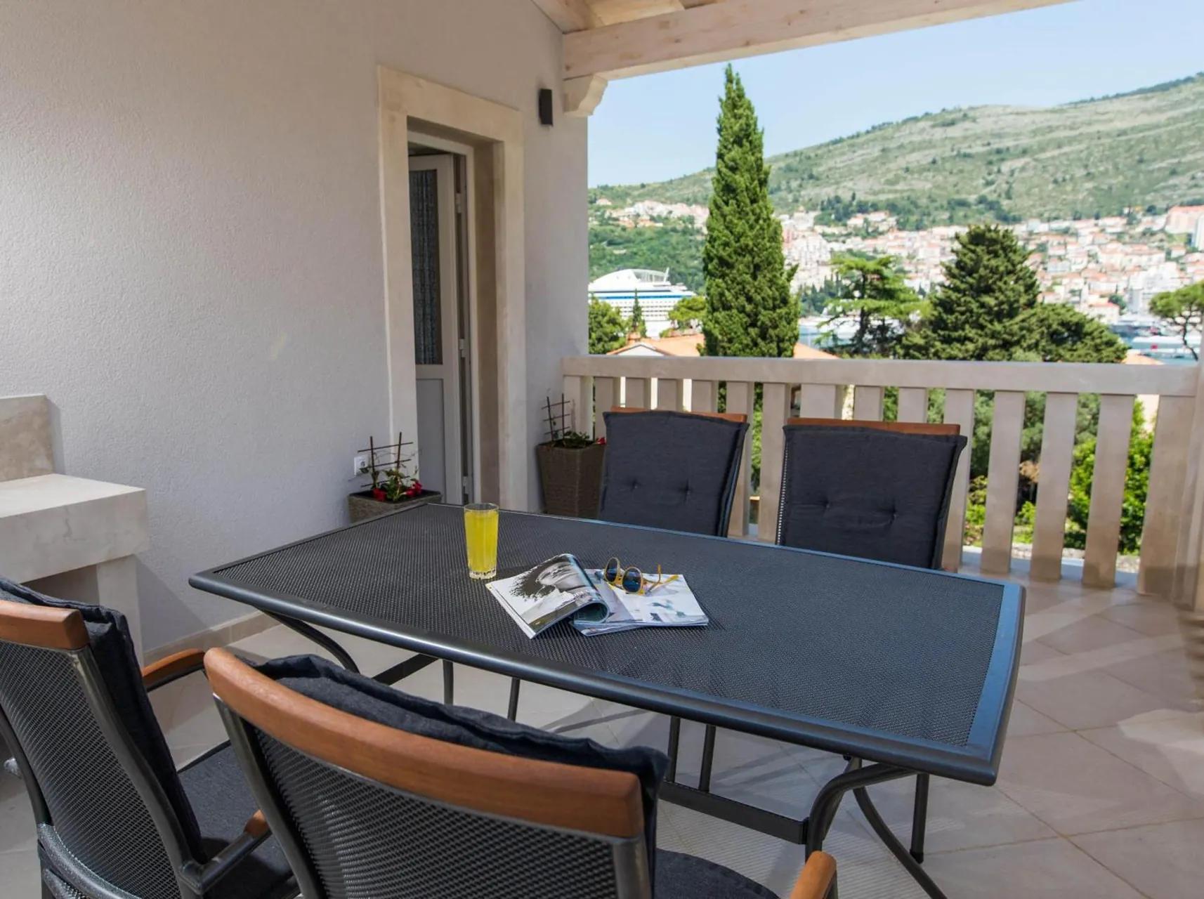 Villa Enigma photo