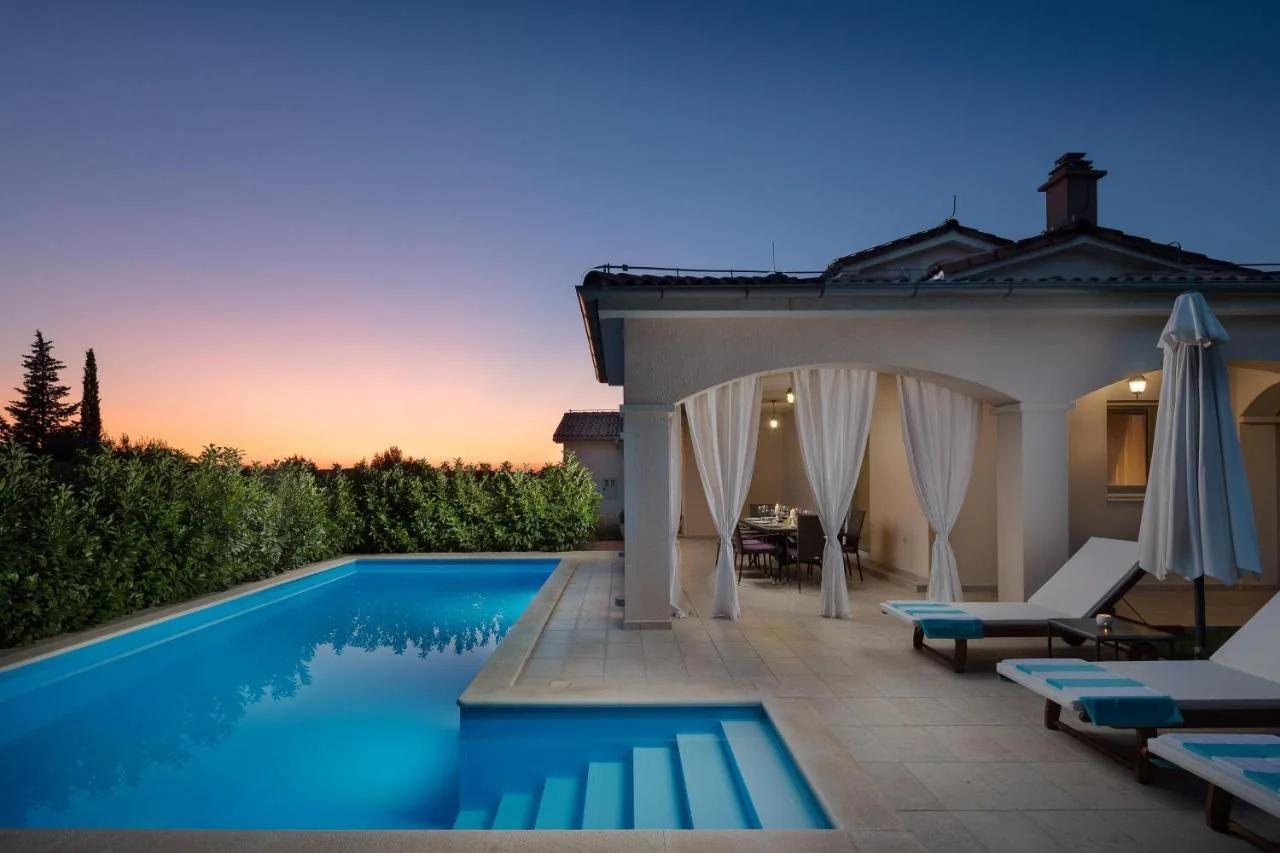 Villa Sunset Lady photo