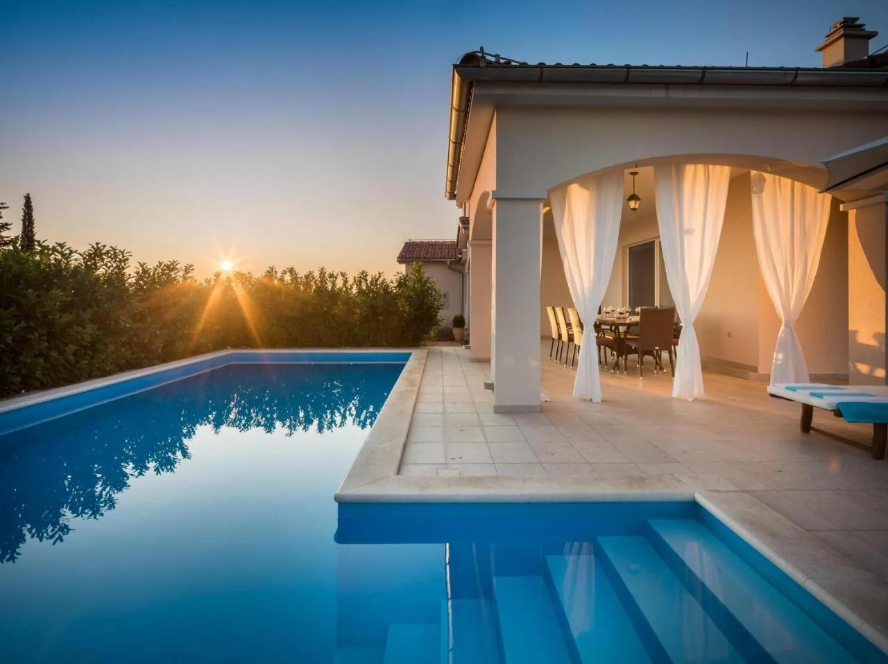 Villa Sunset Lady photo