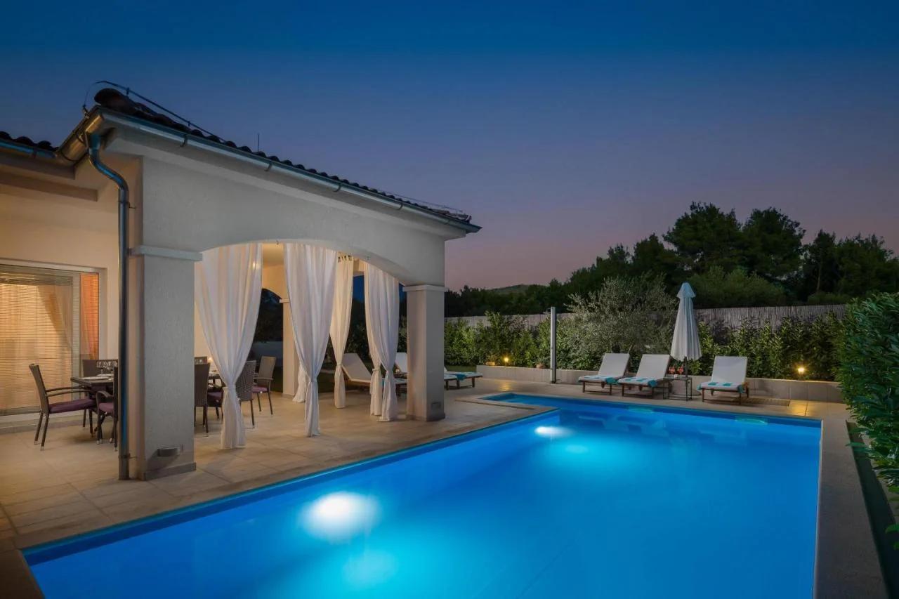 Villa Sunset Lady photo