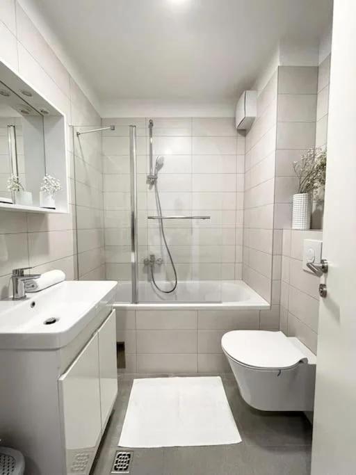 Zara Harmony Apartment photo