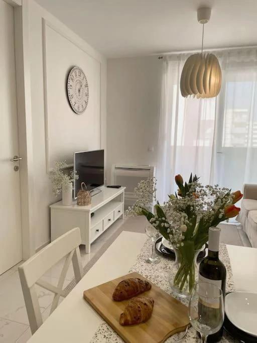 Zara Harmony Apartment photo