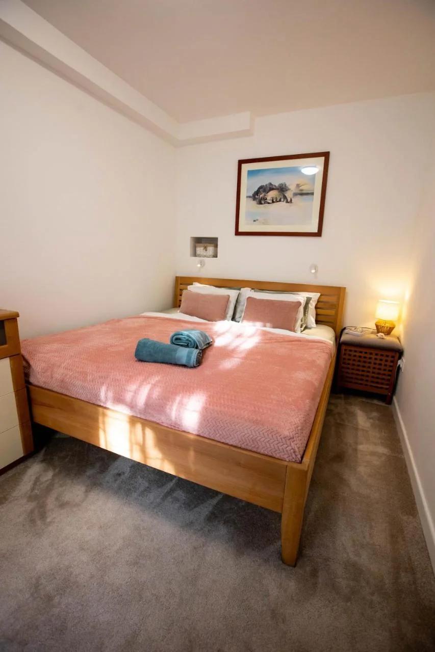 VARSANYI HOME - Live Like a LOCAL