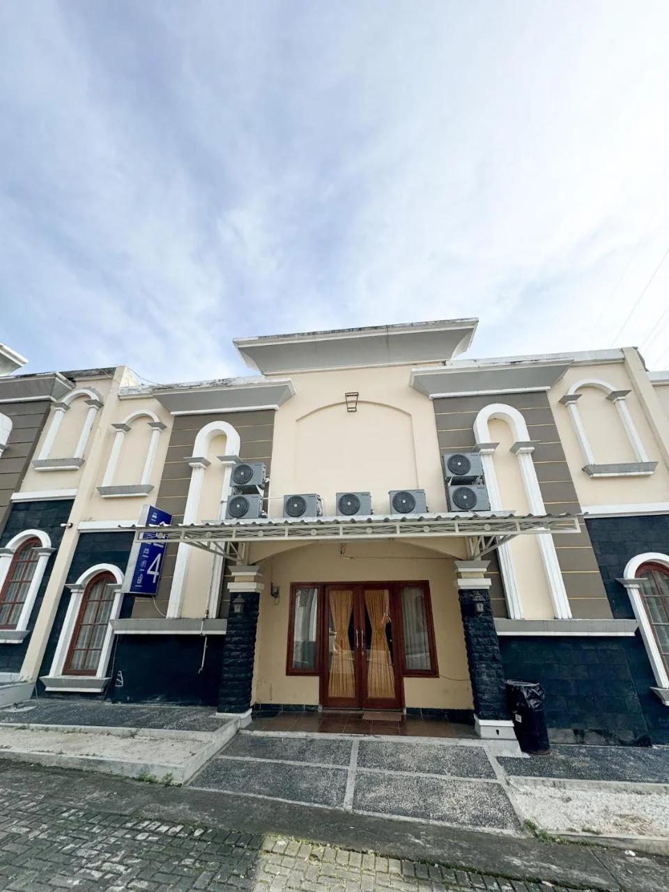 Adiputra Guesthouse Tata Bumi by HomiQ photo