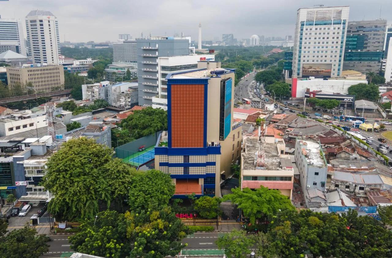 Ashley Tugu Tani Menteng foto