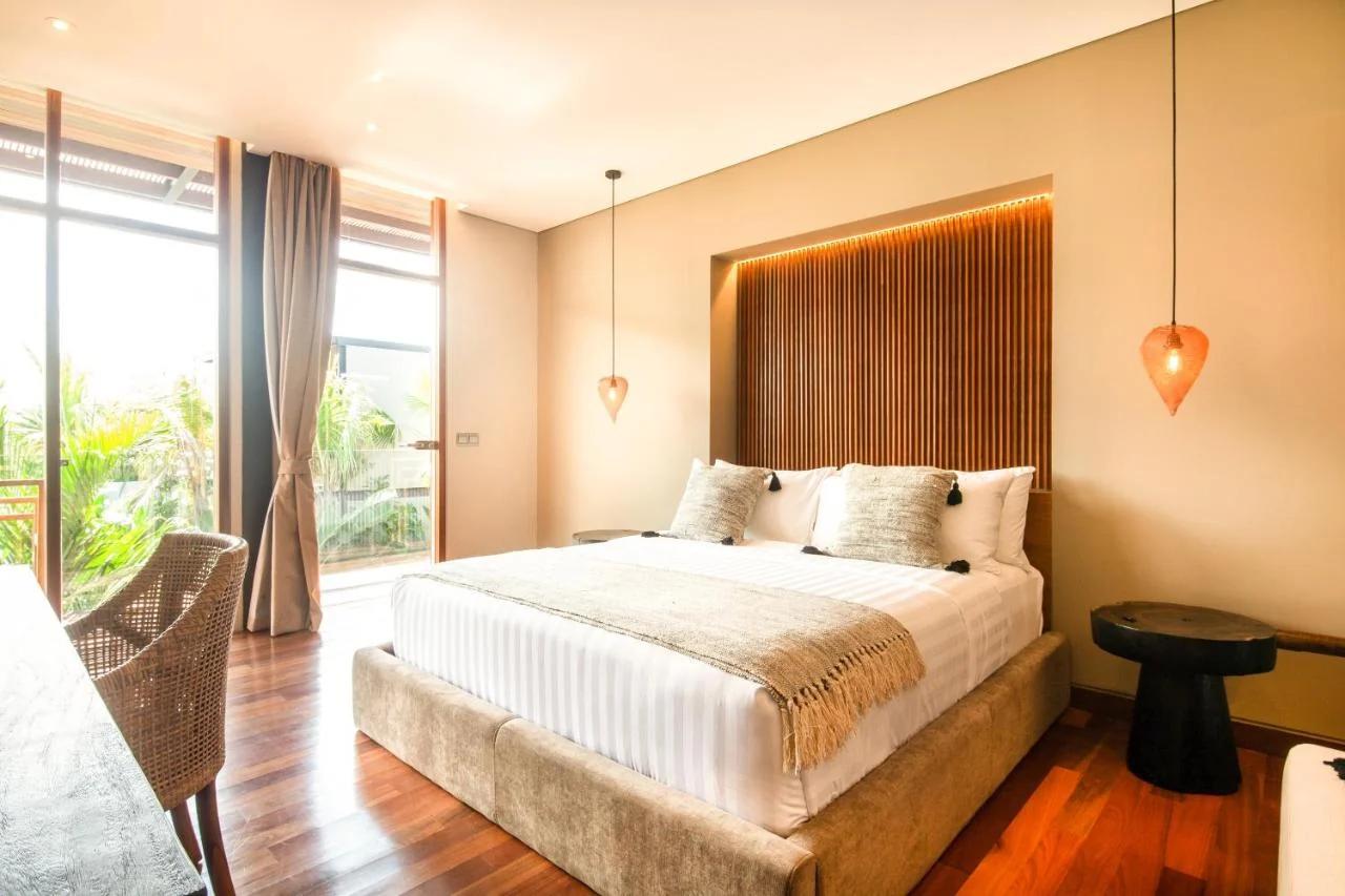 Luxury 6BR Villa, 400m to Canggu's Finns Beach photo