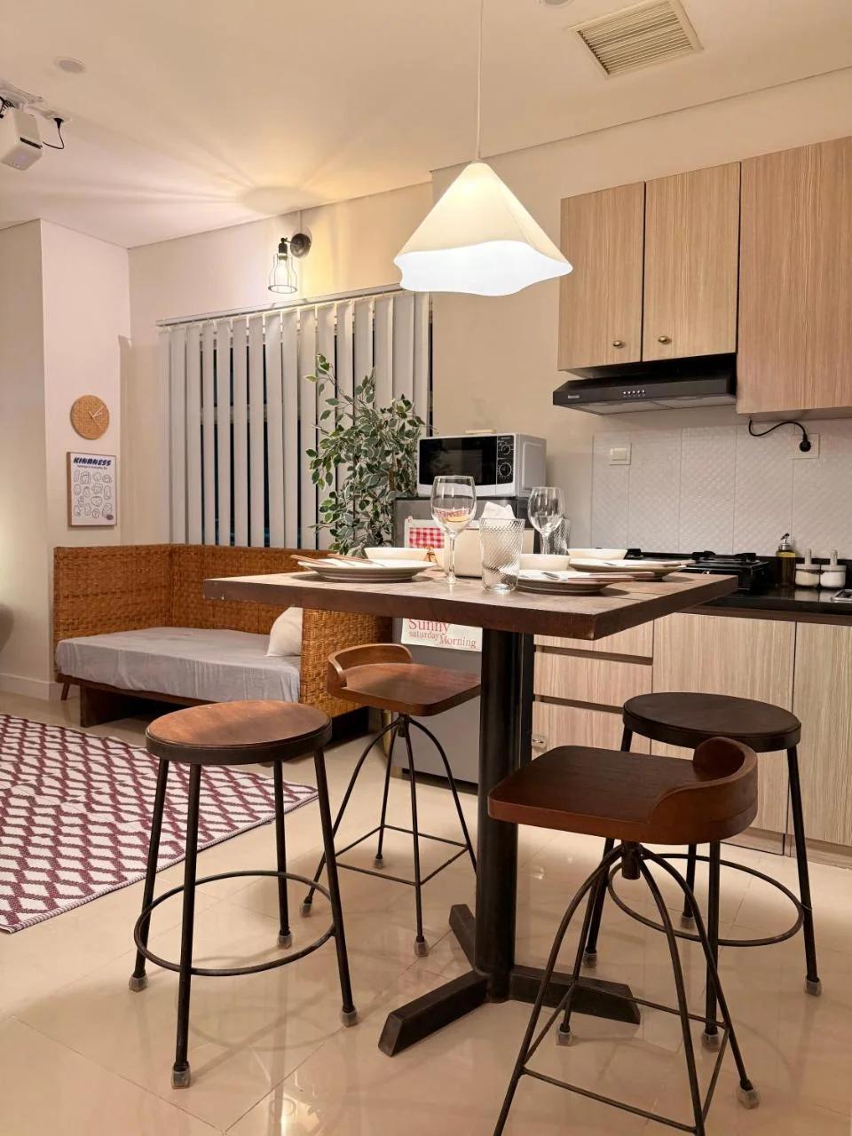 Madison Park Family Apartment by HOST JESS photo
