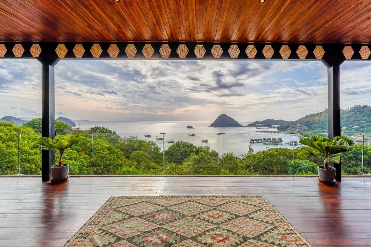 Paradise Garage Komodo Villa