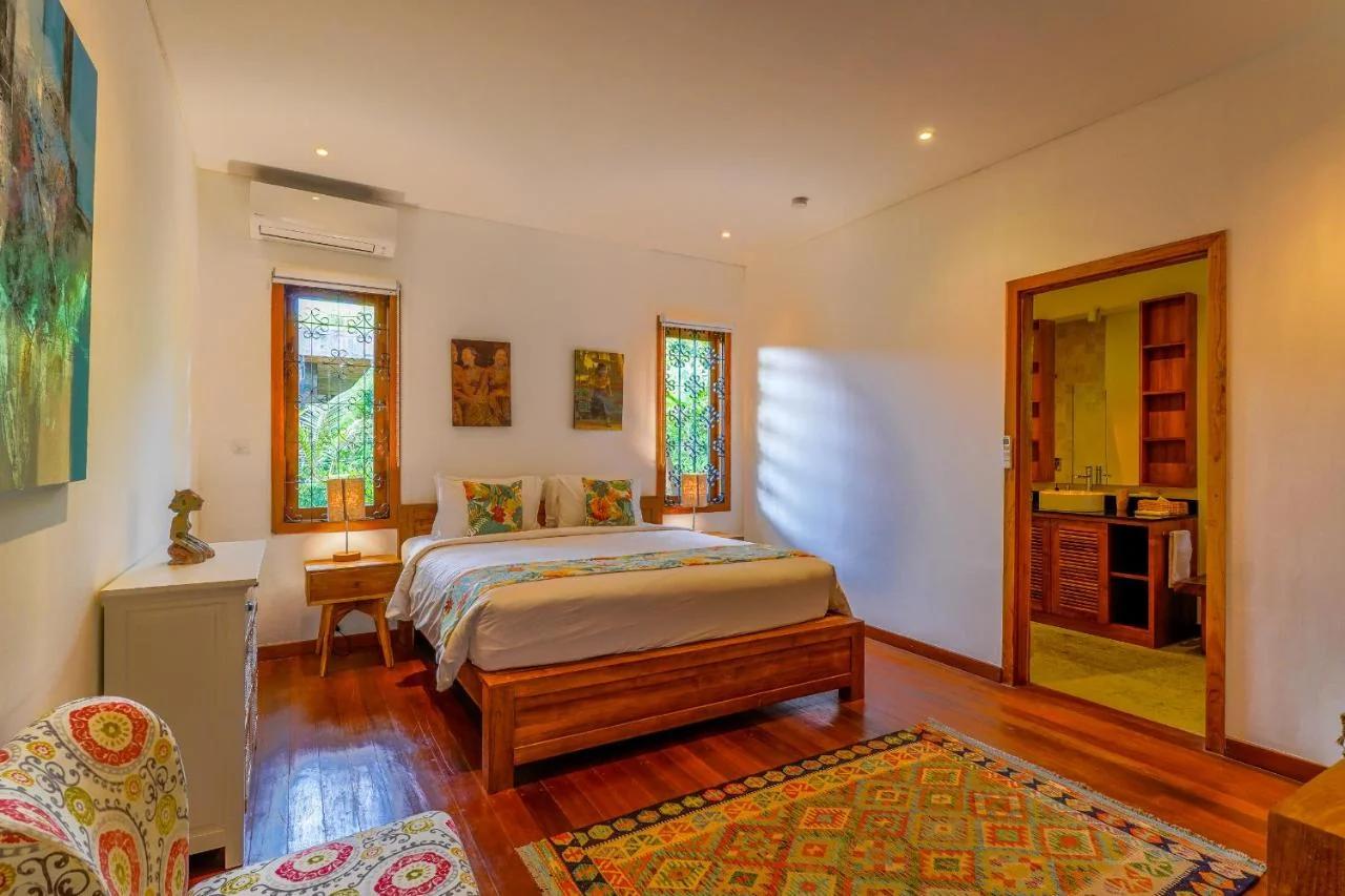 Paradise Garage Komodo Villa photo