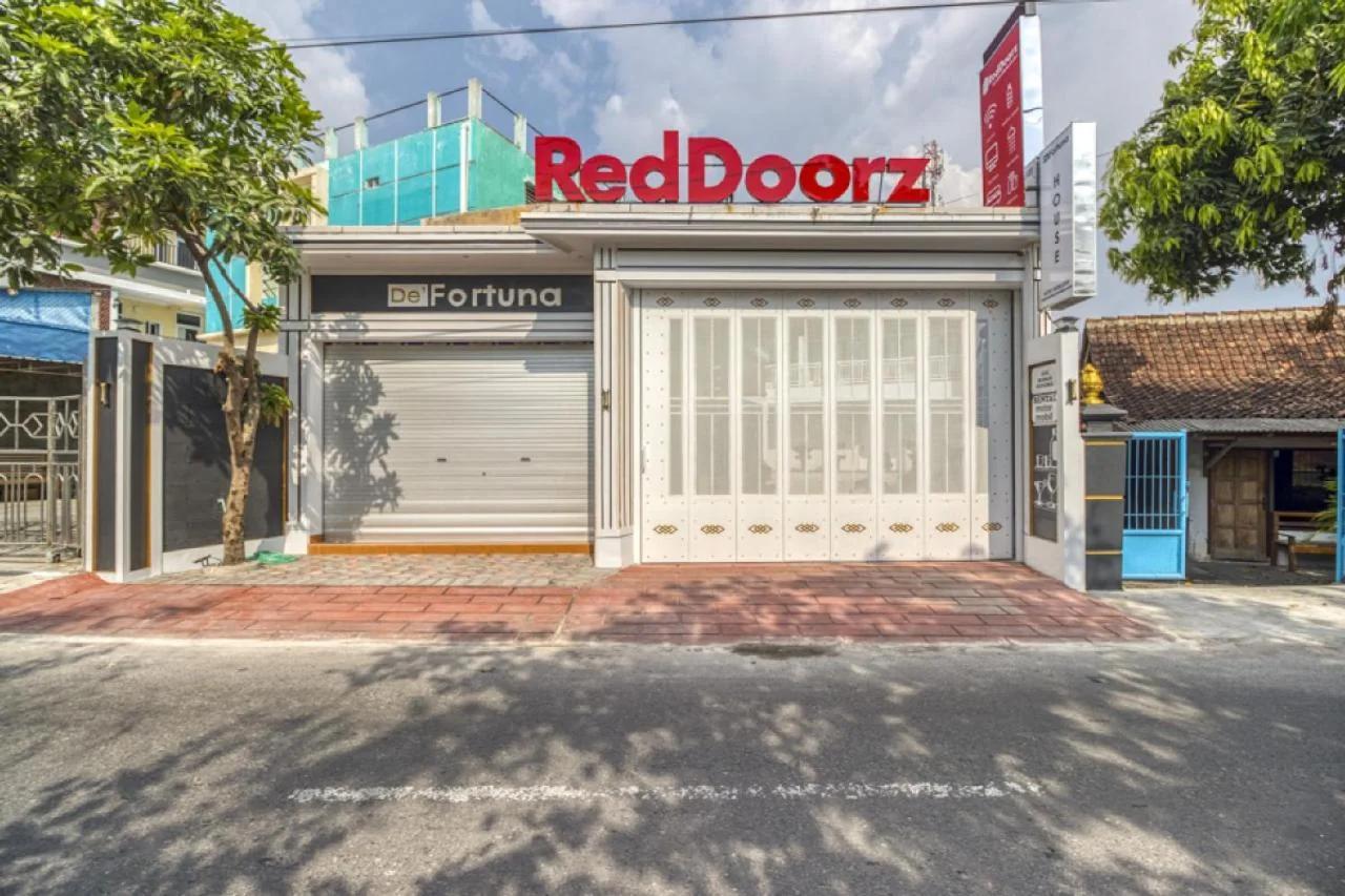 RedDoorz Plus near Gembira Loka Zoo 2 photo