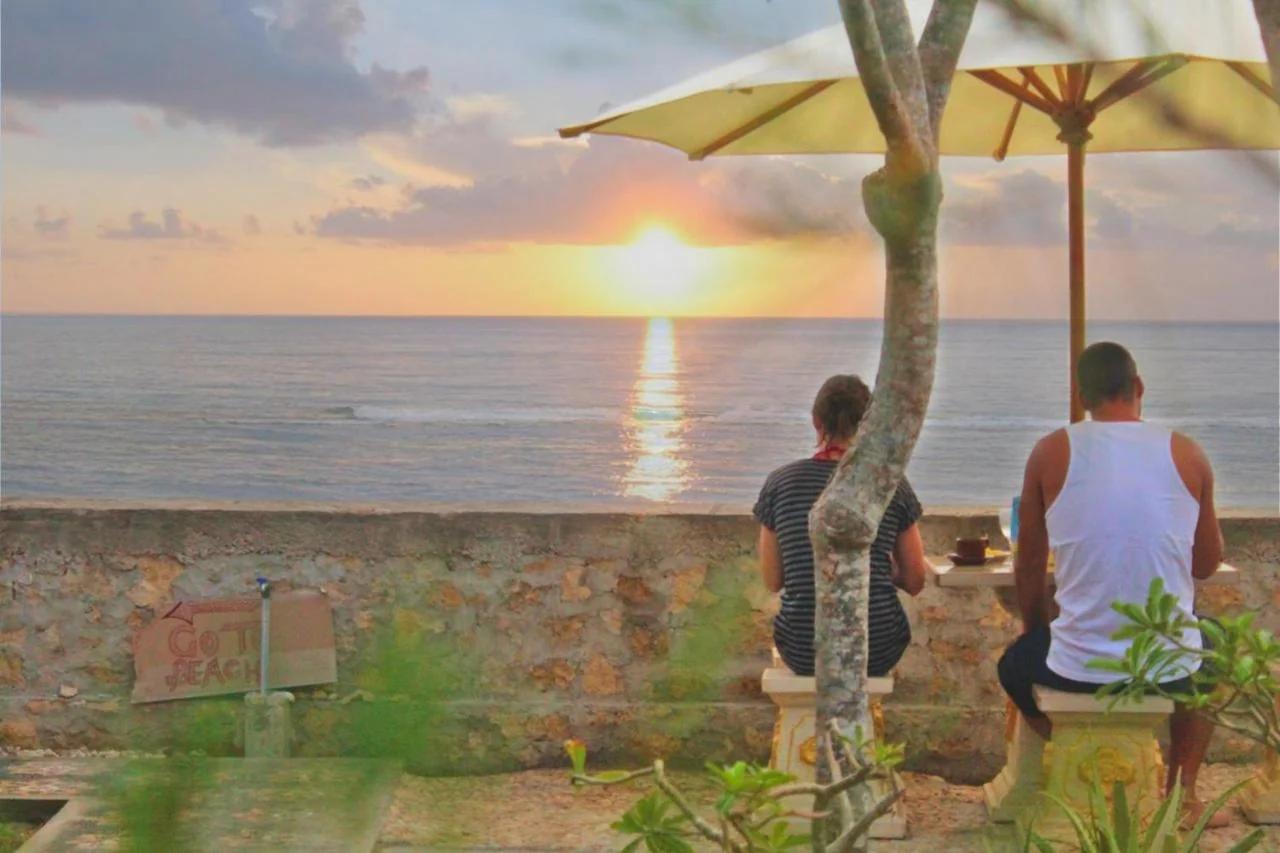 Swan Beach Inn photo