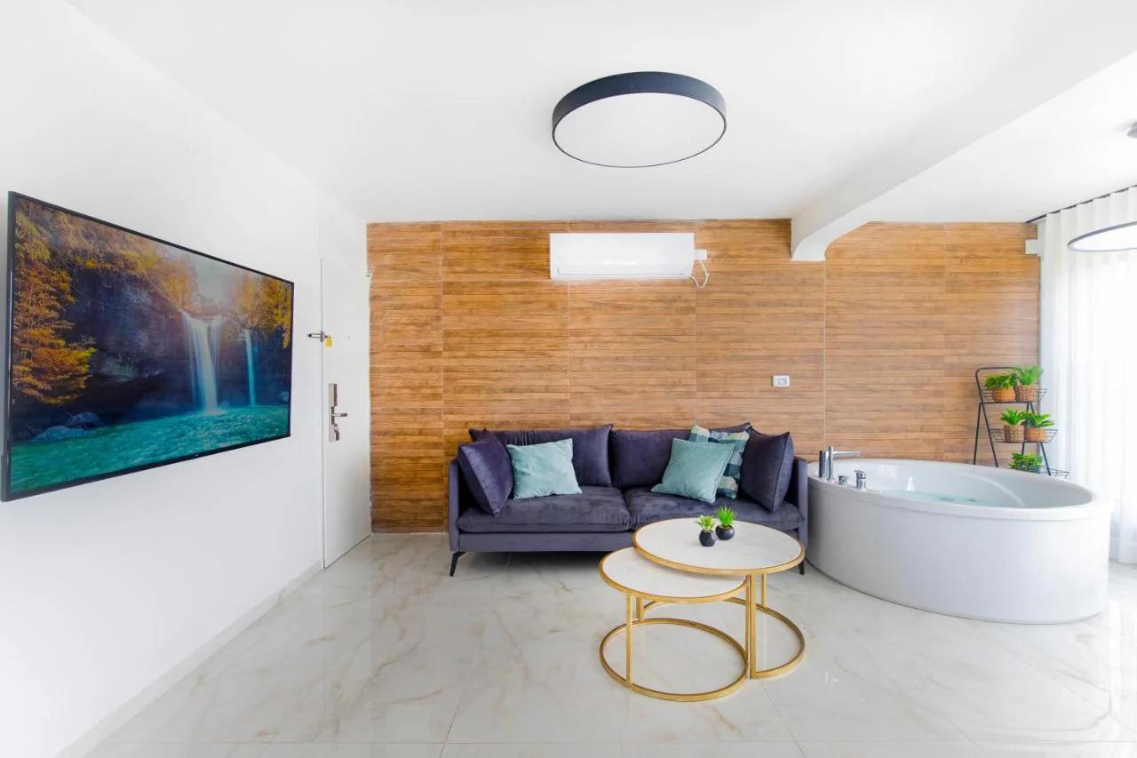 צימר75 על הים גקוזי ומרפסת Oceanfront BeachHouse W Jacuzzi & Porch foto