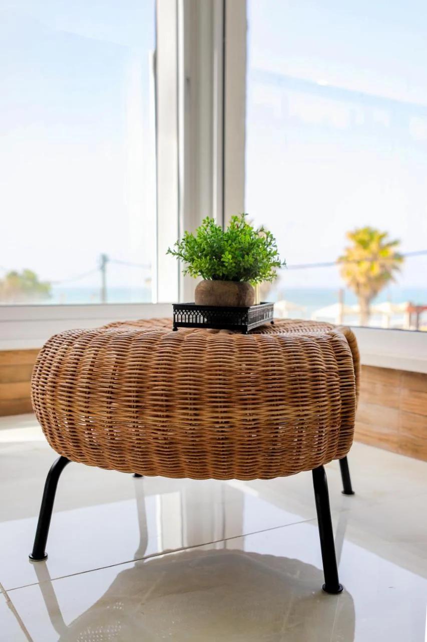 צימר75 על הים גקוזי ומרפסת Oceanfront BeachHouse W Jacuzzi & Porch foto