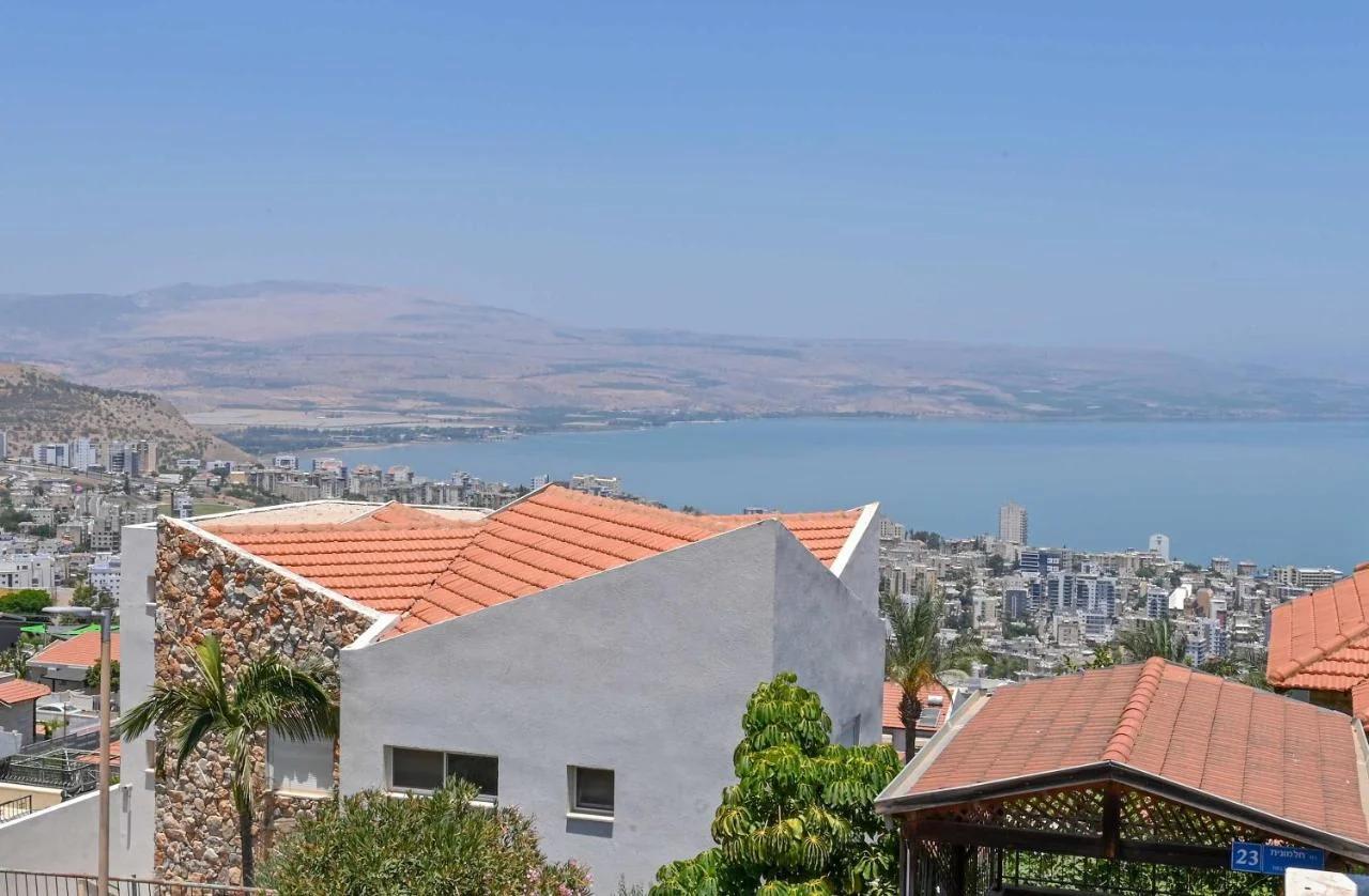 חופש יהונתן-וילה חלמונית יוקרתית עם נוף לכנרת Hofesh Yehonatan Villa photo