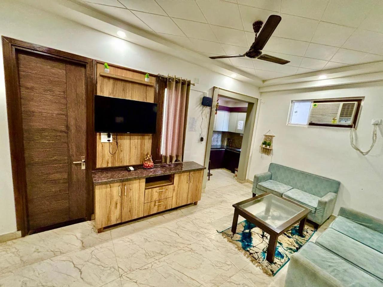 85 The Ganges 2 BHK Apartment for Homestay photo