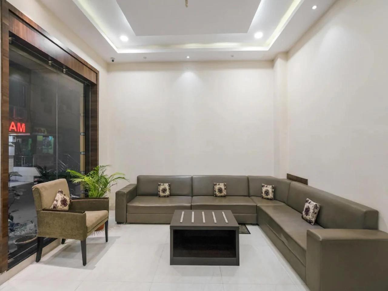 Hotel Anchal Villa By YB Hotel photo
