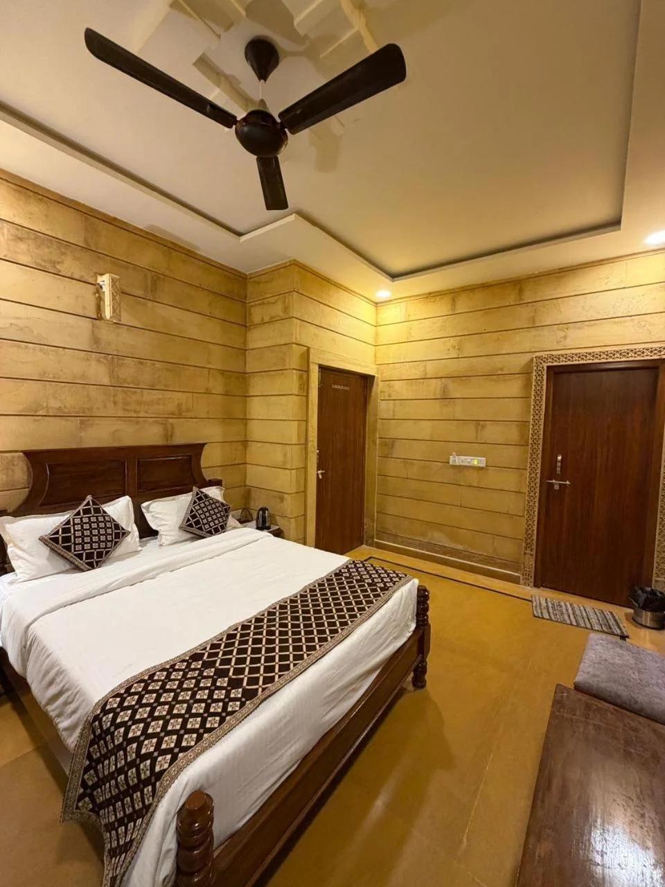 Hotel Golden Safari photo