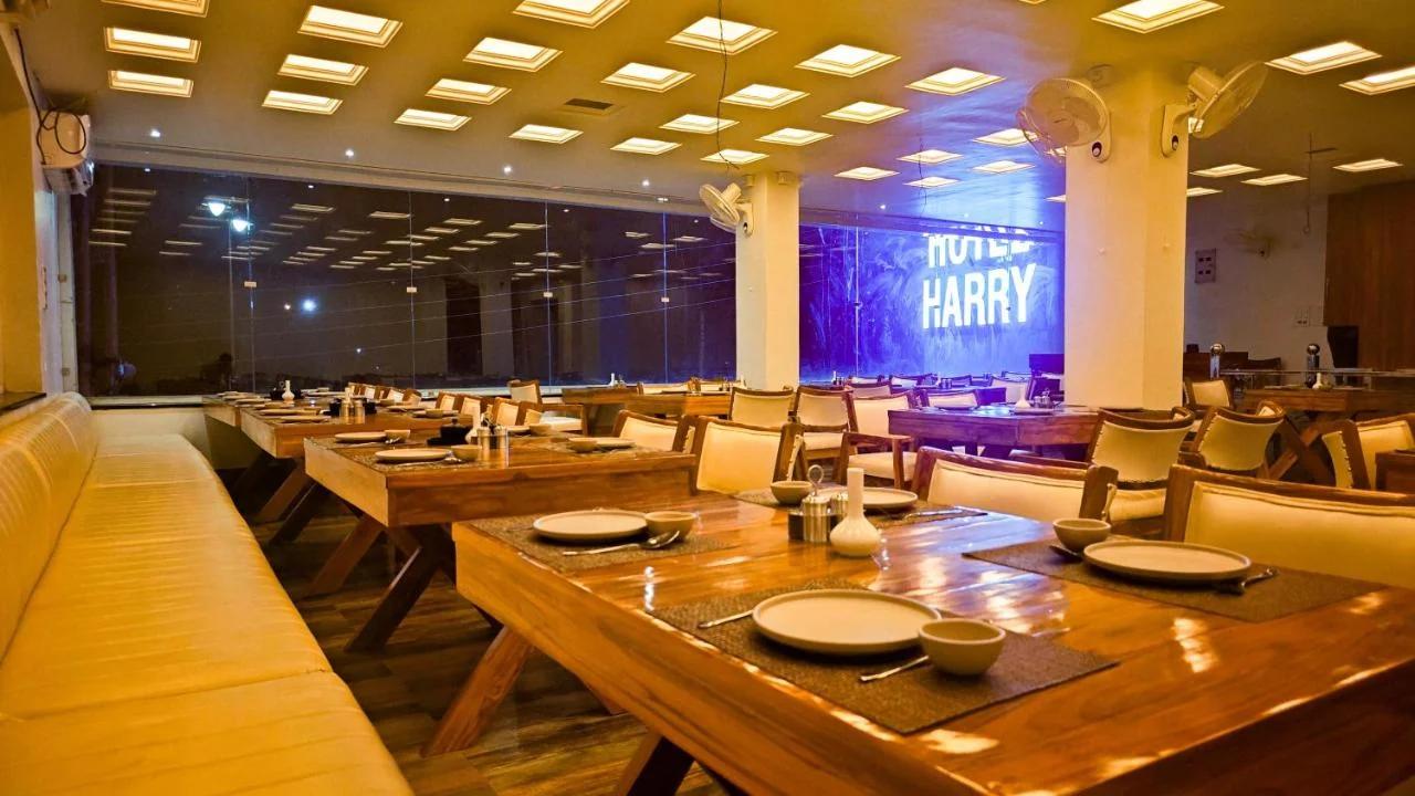 Hotel Harry photo