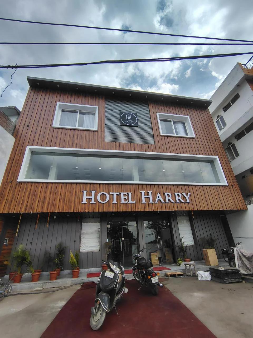 Hotel Harry photo