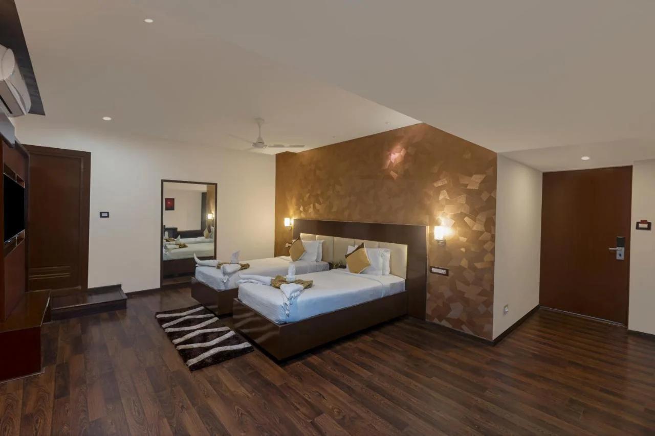 Hotel Hemaadri Grand photo