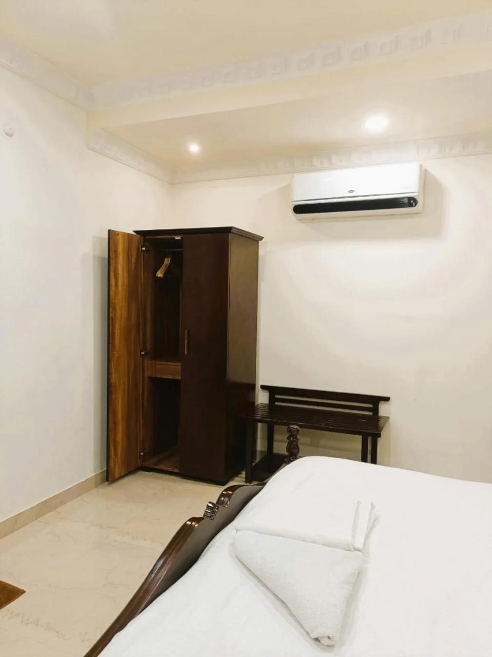 Hotel Jheel Mahal near City Palace photo