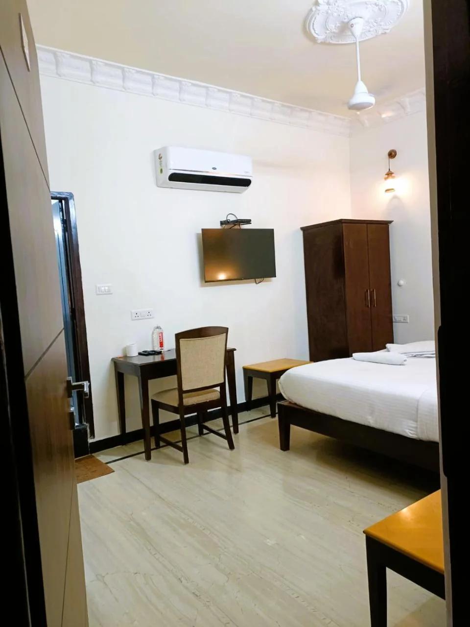 Hotel Jheel Mahal near City Palace photo