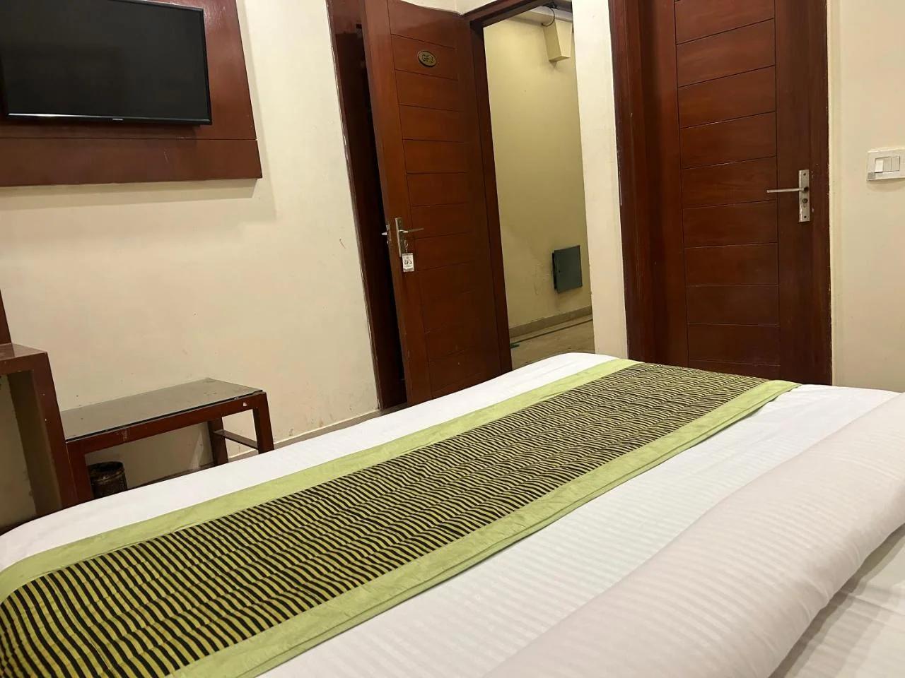 Hotel Shree Guru By AST Grand Hotel & Suites photo