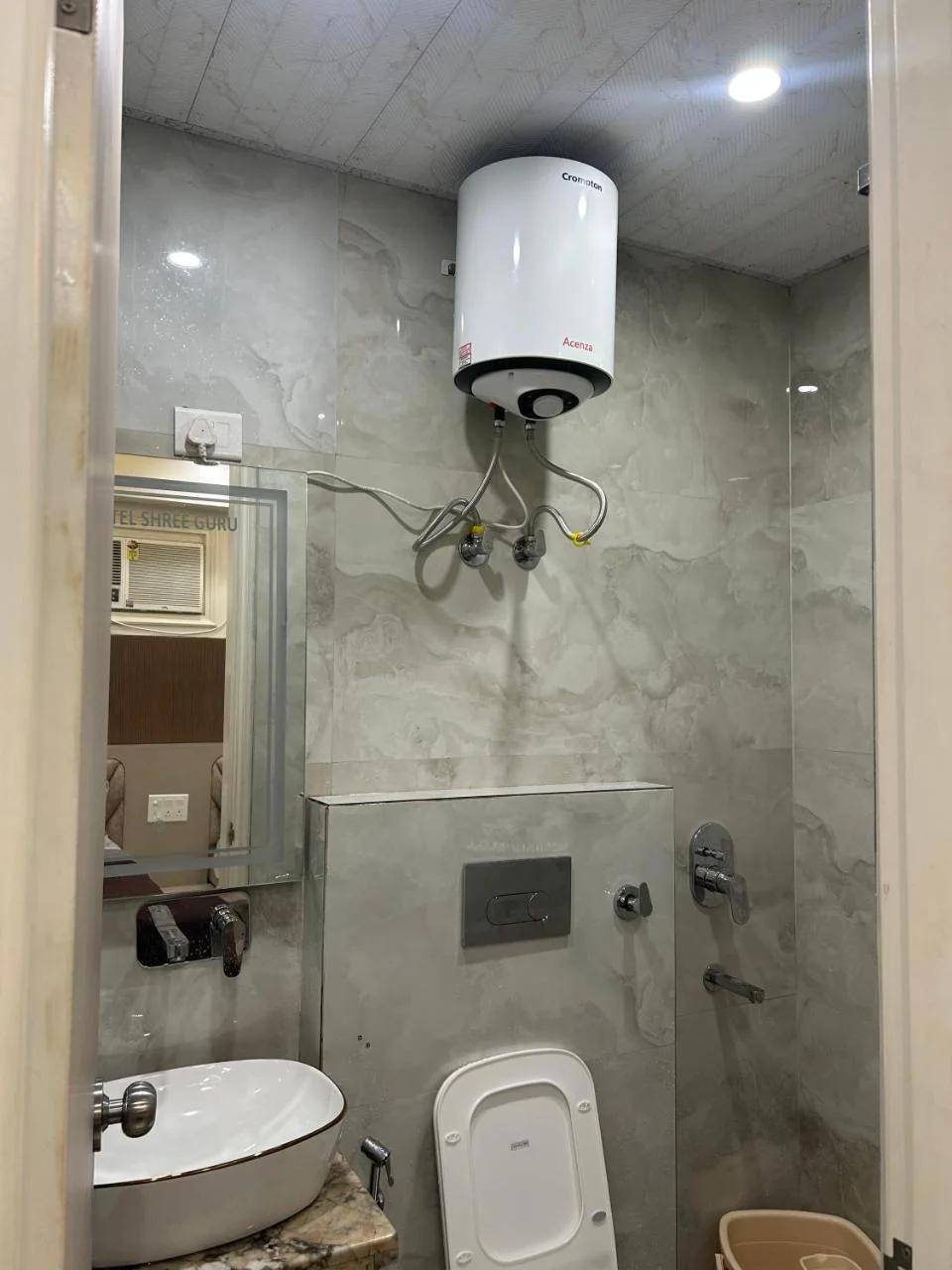 Hotel Shree Guru By AST Grand Hotel & Suites photo