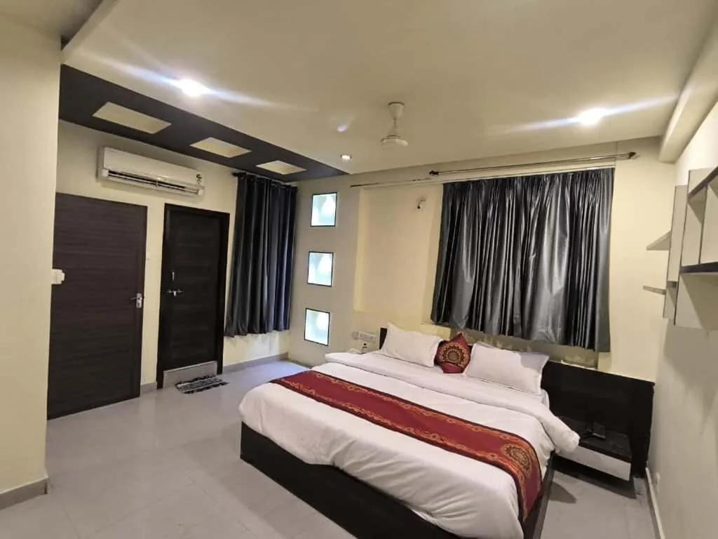 Hotel Shreenathji Inn photo